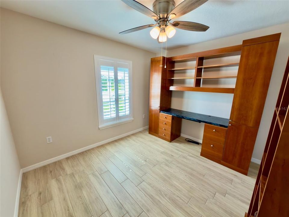 For Sale: $255,000 (3 beds, 2 baths, 1300 Square Feet)