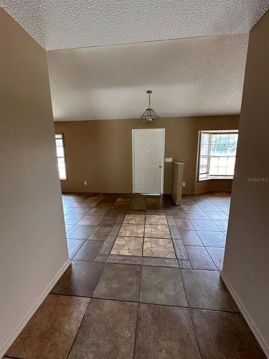 For Rent: $2,100 (3 beds, 2 baths, 2028 Square Feet)