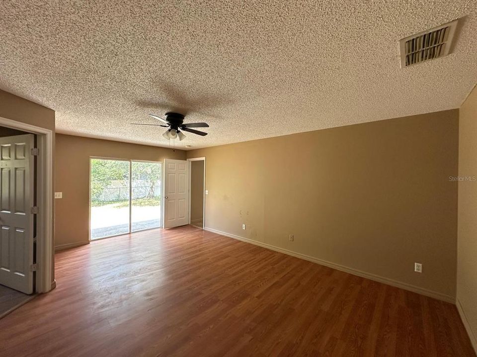For Rent: $2,100 (3 beds, 2 baths, 2028 Square Feet)