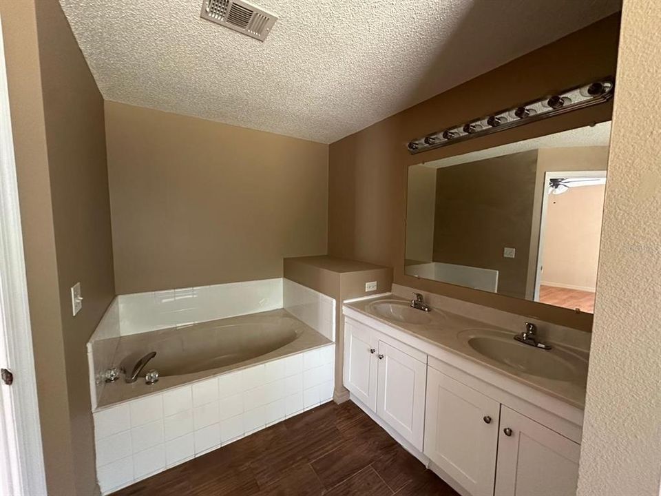 For Rent: $2,100 (3 beds, 2 baths, 2028 Square Feet)