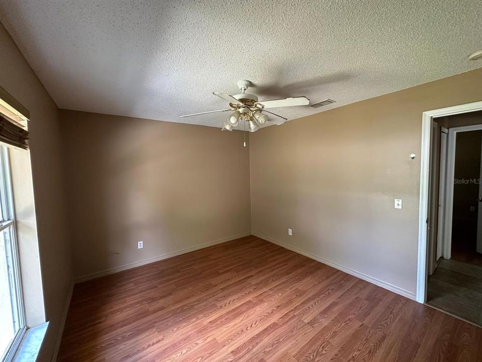 For Rent: $2,100 (3 beds, 2 baths, 2028 Square Feet)