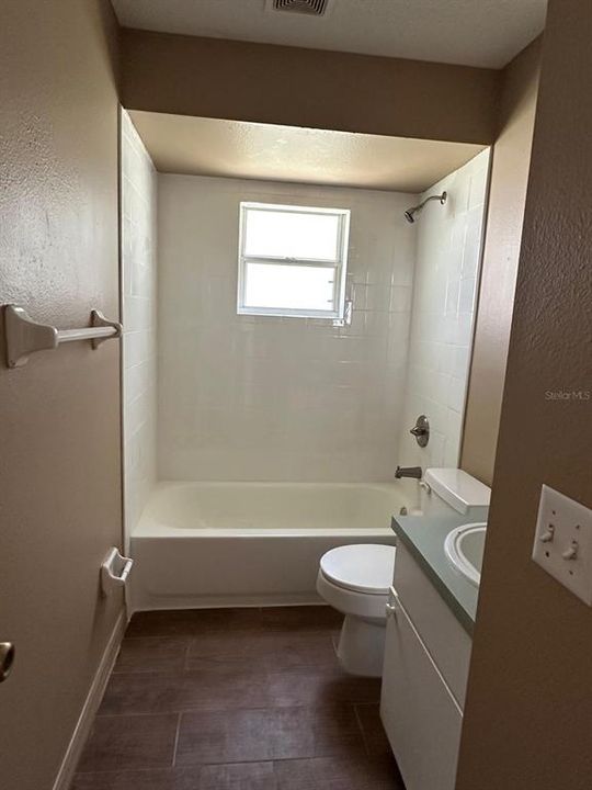 For Rent: $2,100 (3 beds, 2 baths, 2028 Square Feet)