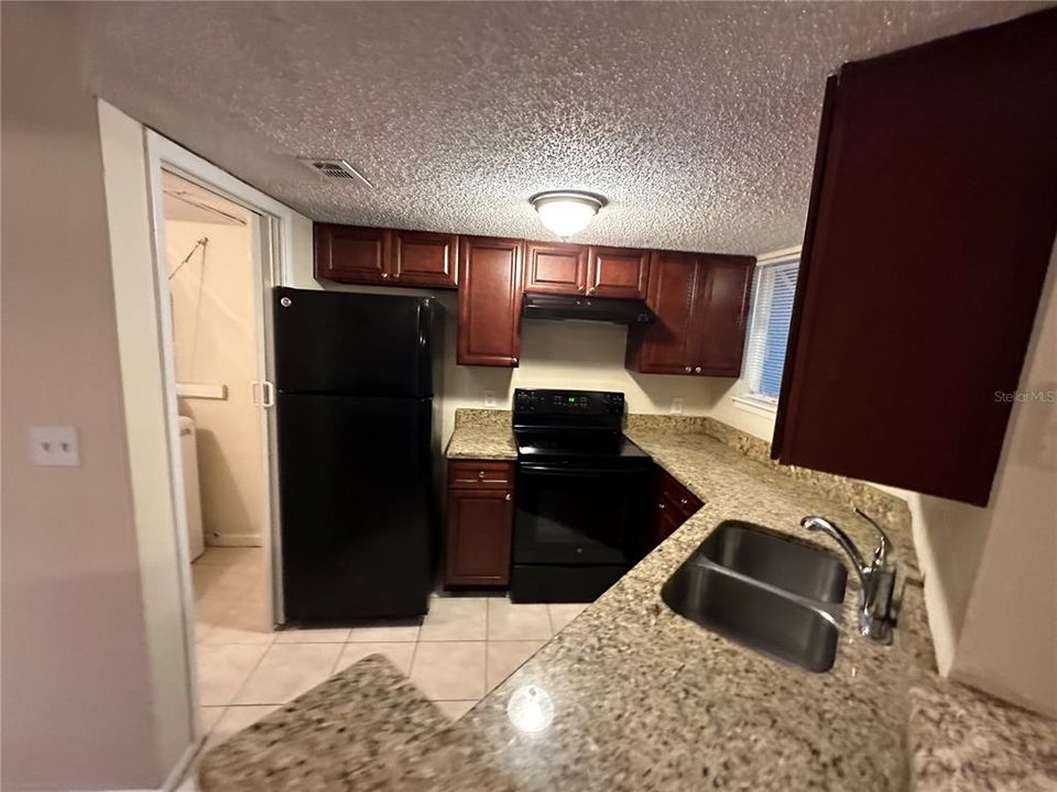 For Sale: $120,000 (1 beds, 1 baths, 660 Square Feet)