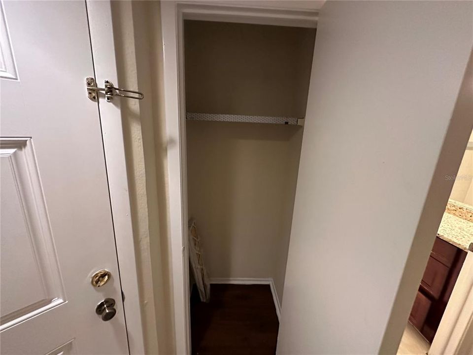 For Sale: $120,000 (1 beds, 1 baths, 660 Square Feet)