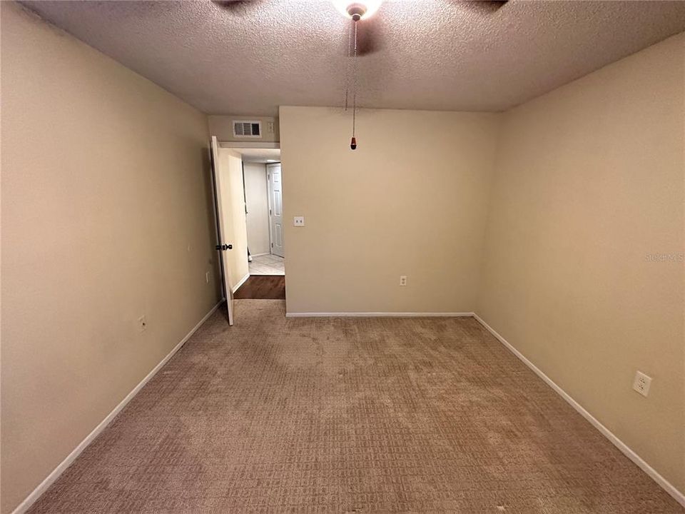 For Sale: $120,000 (1 beds, 1 baths, 660 Square Feet)