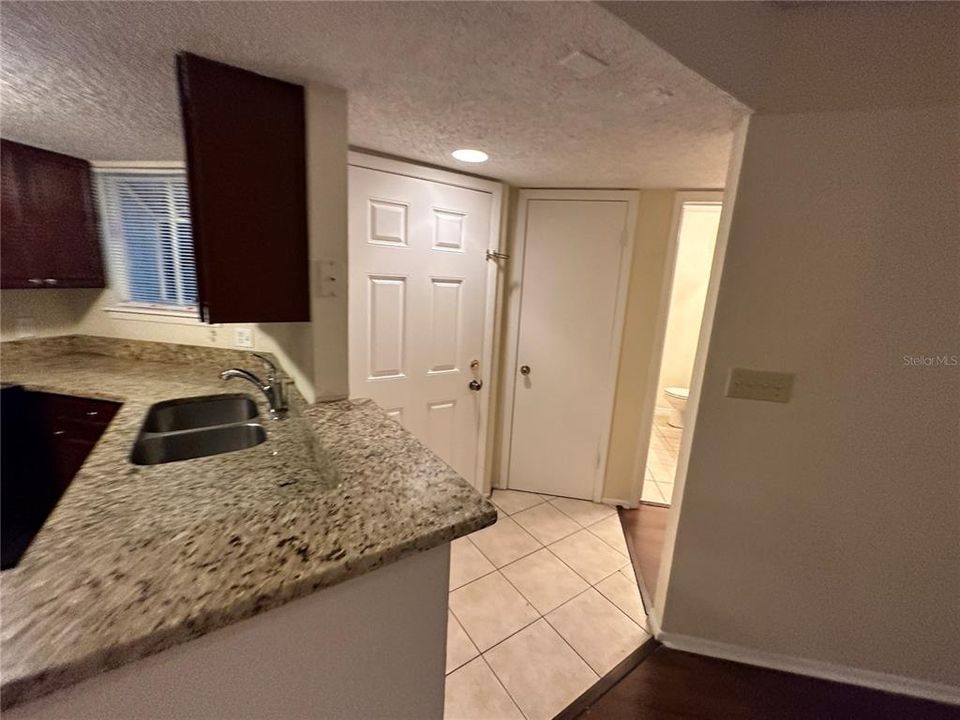 For Sale: $120,000 (1 beds, 1 baths, 660 Square Feet)