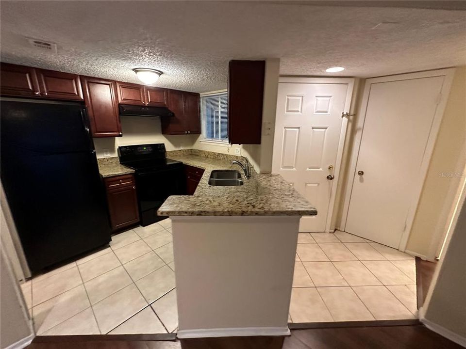 For Sale: $120,000 (1 beds, 1 baths, 660 Square Feet)