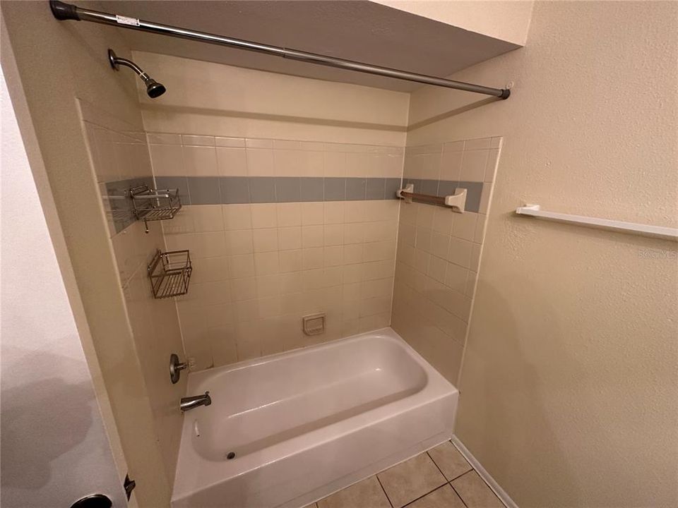 For Sale: $120,000 (1 beds, 1 baths, 660 Square Feet)