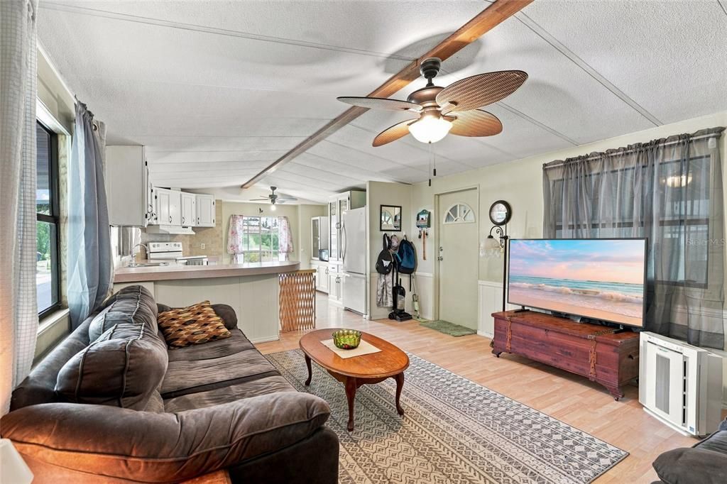 For Sale: $144,900 (3 beds, 3 baths, 1344 Square Feet)