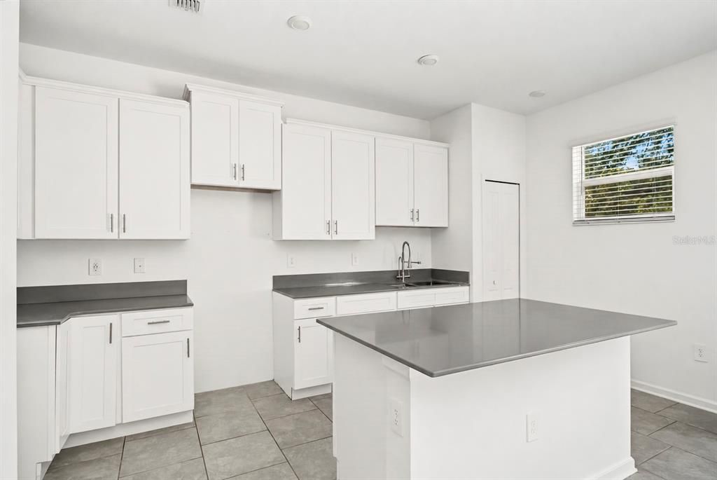 For Sale: $330,000 (3 beds, 2 baths, 1797 Square Feet)