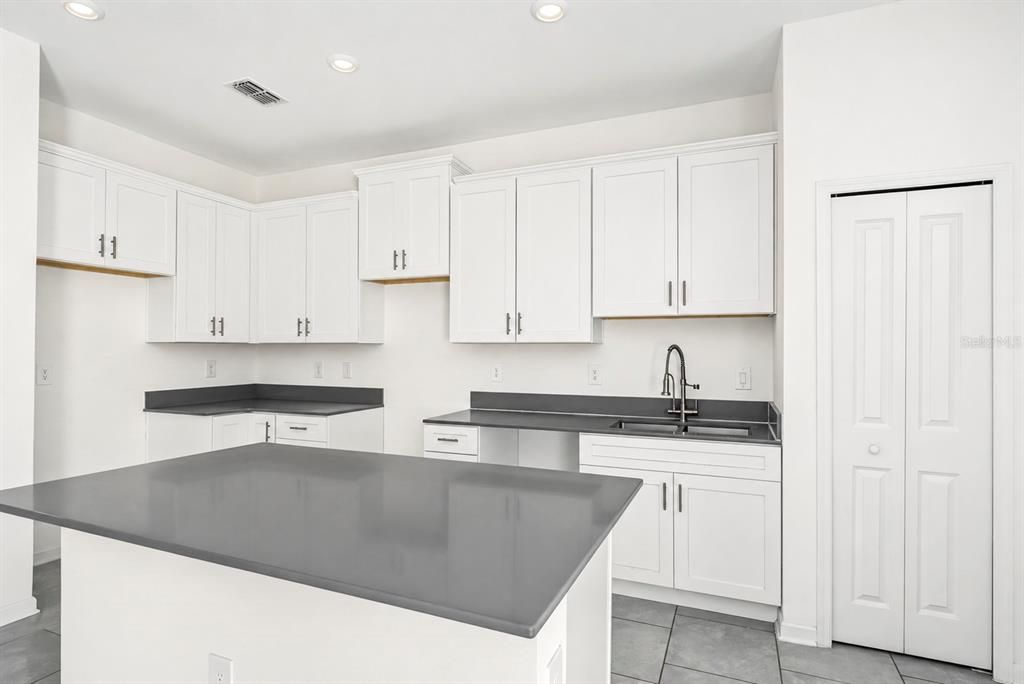 For Sale: $330,000 (3 beds, 2 baths, 1797 Square Feet)