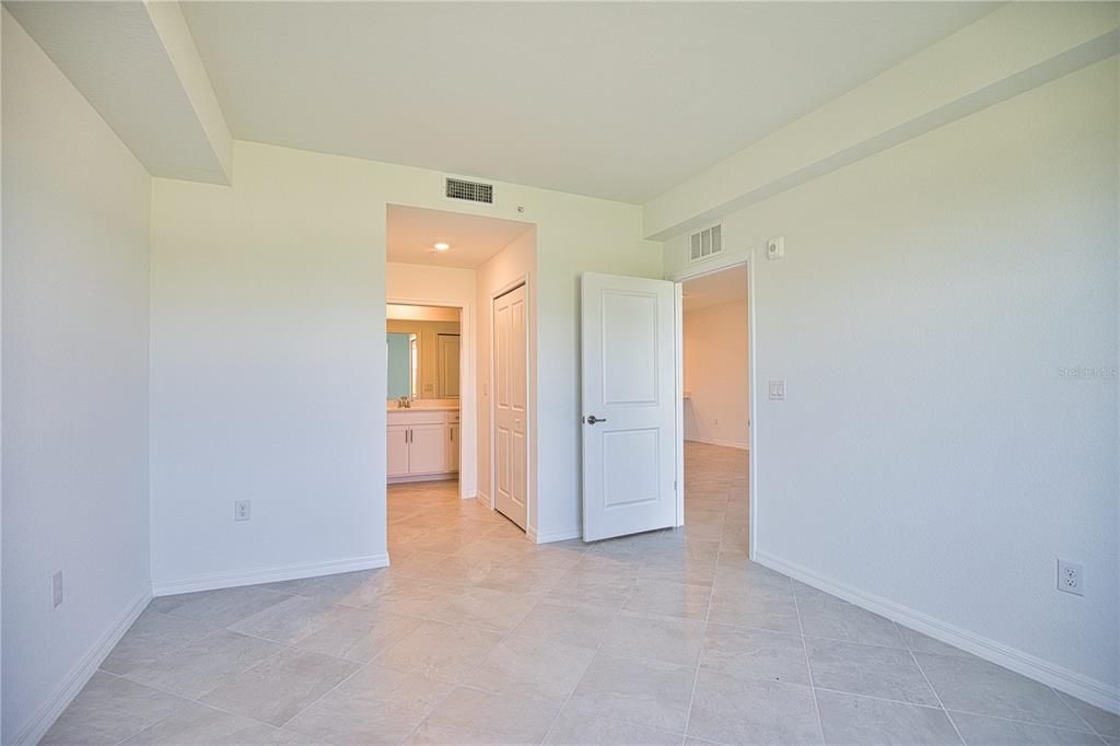 For Rent: $1,800 (2 beds, 2 baths, 1124 Square Feet)