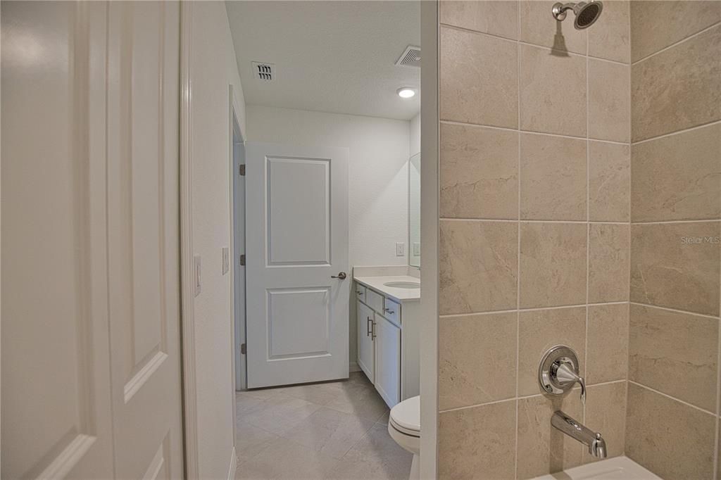 For Rent: $1,800 (2 beds, 2 baths, 1124 Square Feet)