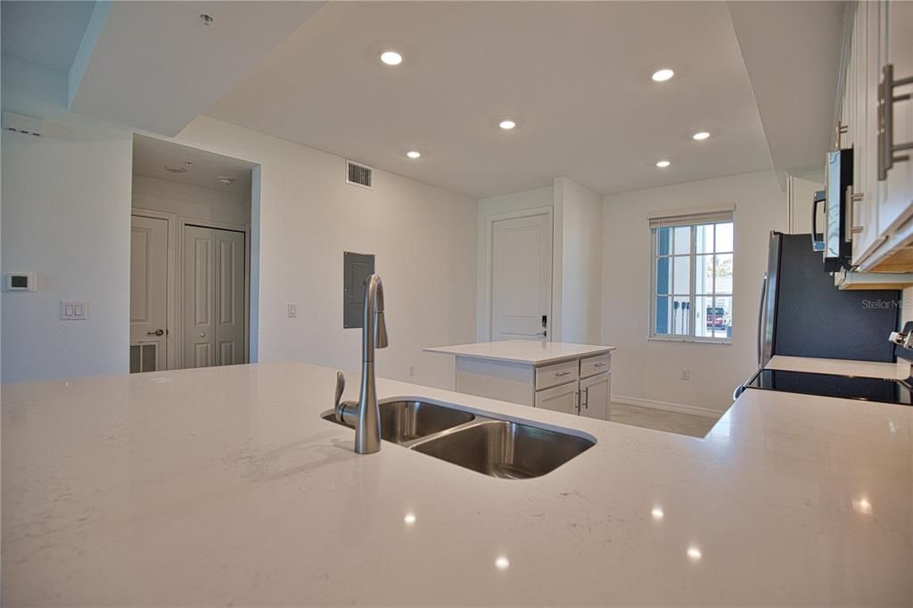 For Rent: $1,800 (2 beds, 2 baths, 1124 Square Feet)