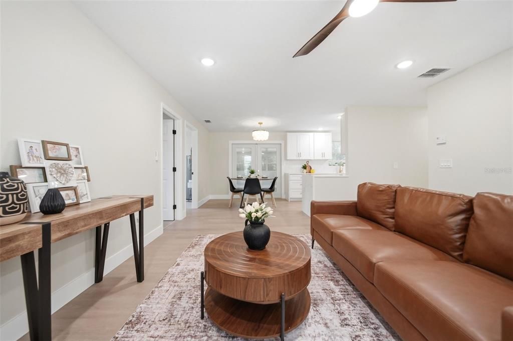 For Sale: $289,900 (3 beds, 2 baths, 1275 Square Feet)