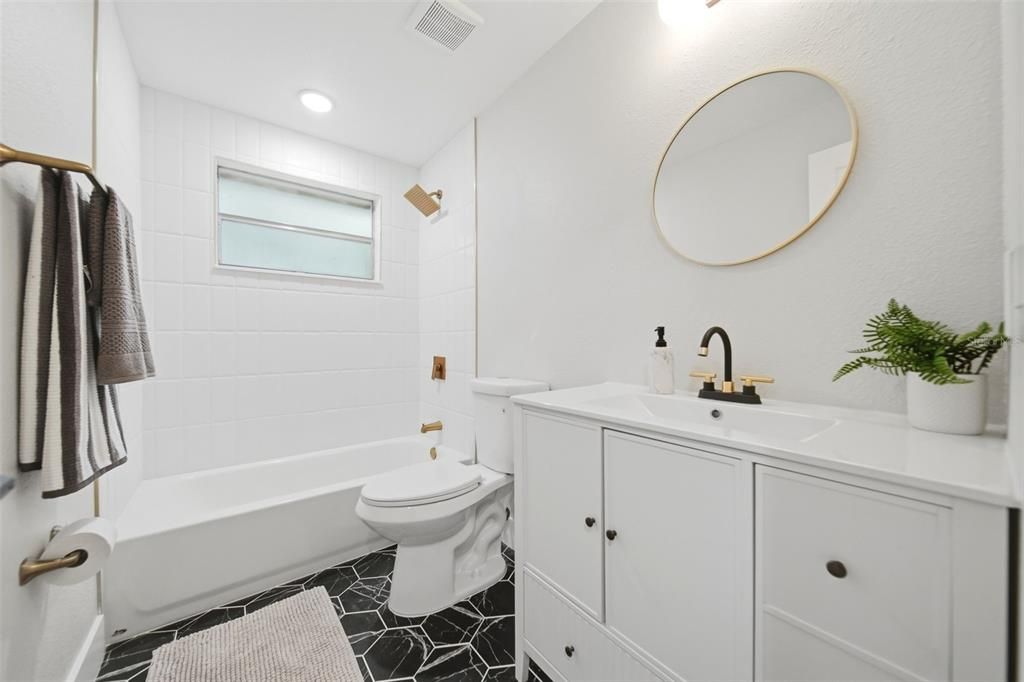 For Sale: $289,900 (3 beds, 2 baths, 1275 Square Feet)