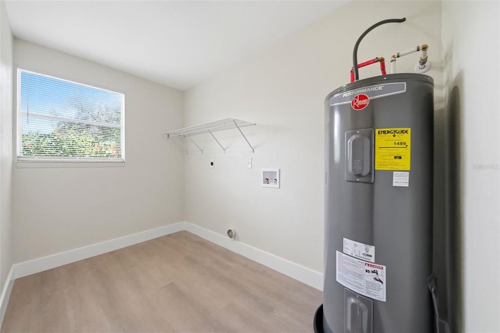 For Sale: $289,900 (3 beds, 2 baths, 1275 Square Feet)