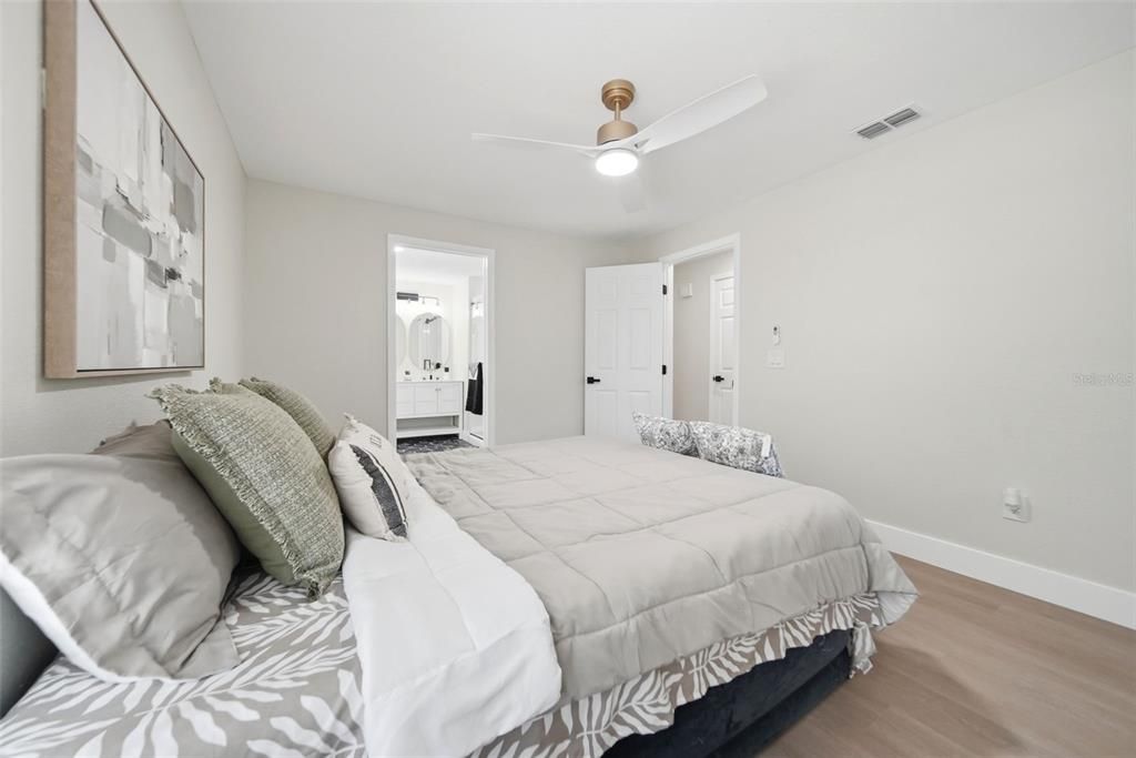For Sale: $289,900 (3 beds, 2 baths, 1275 Square Feet)