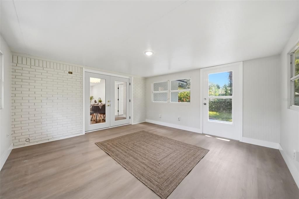For Sale: $289,900 (3 beds, 2 baths, 1275 Square Feet)