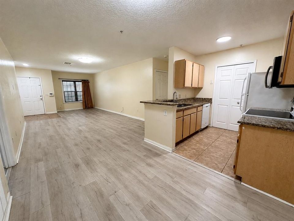 На продажу: $185,000 (2 спален, 2 ванн, 1088 Квадратных фут)