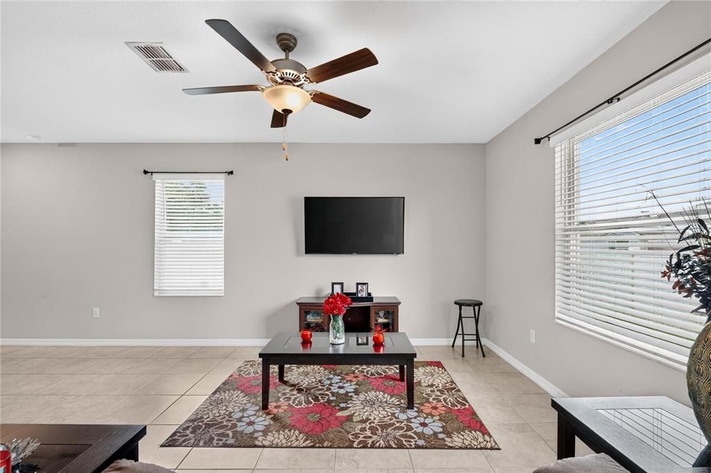 For Sale: $325,000 (4 beds, 2 baths, 1914 Square Feet)