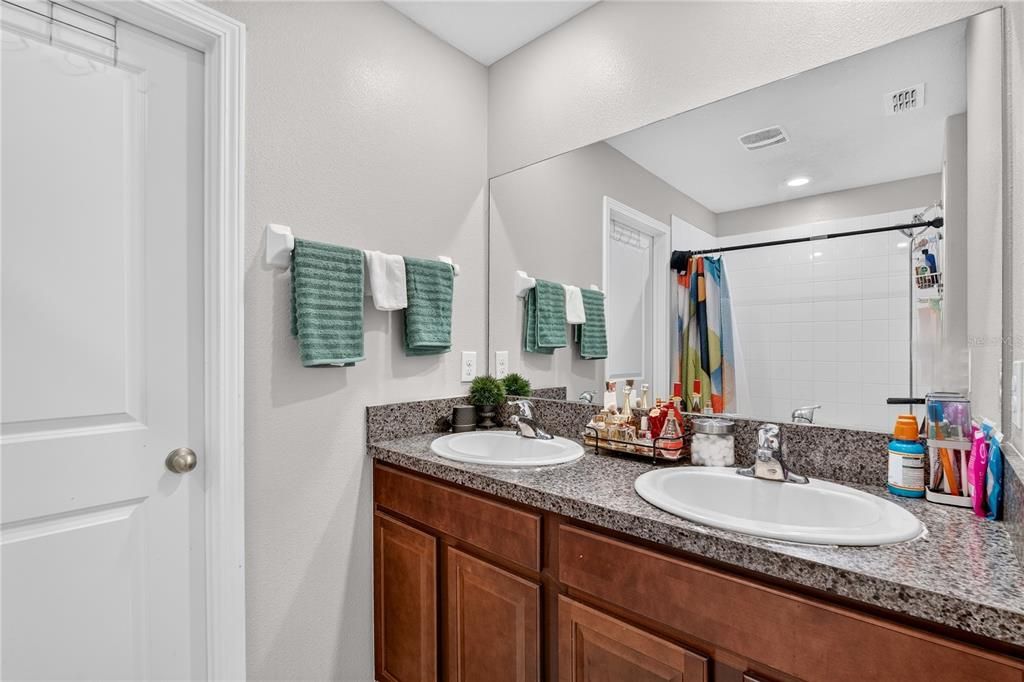 For Sale: $325,000 (4 beds, 2 baths, 1914 Square Feet)