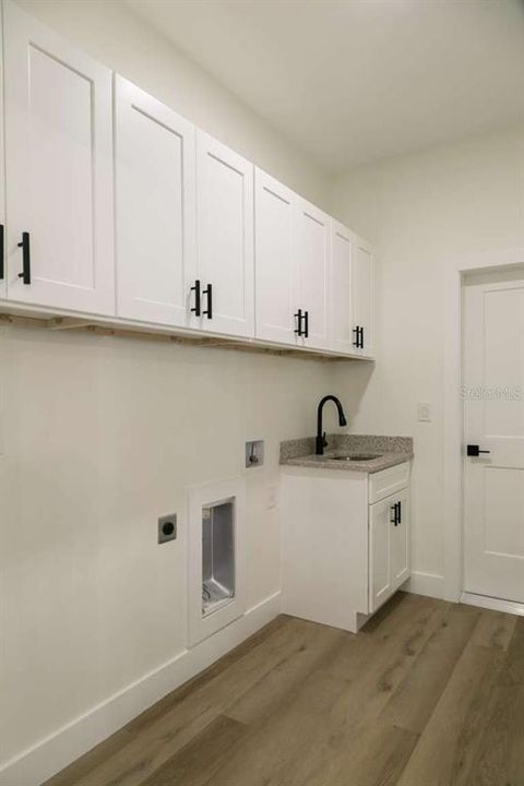For Sale: $329,000 (3 beds, 2 baths, 1556 Square Feet)