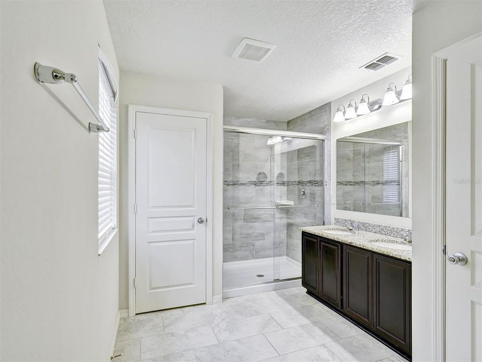 En Venta: $558,000 (3 camas, 2 baños, 2488 Pies cuadrados)