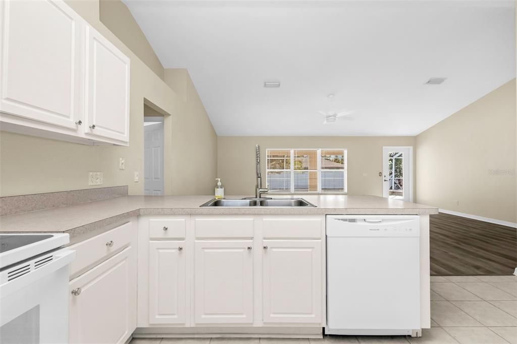 For Sale: $339,000 (3 beds, 2 baths, 1639 Square Feet)