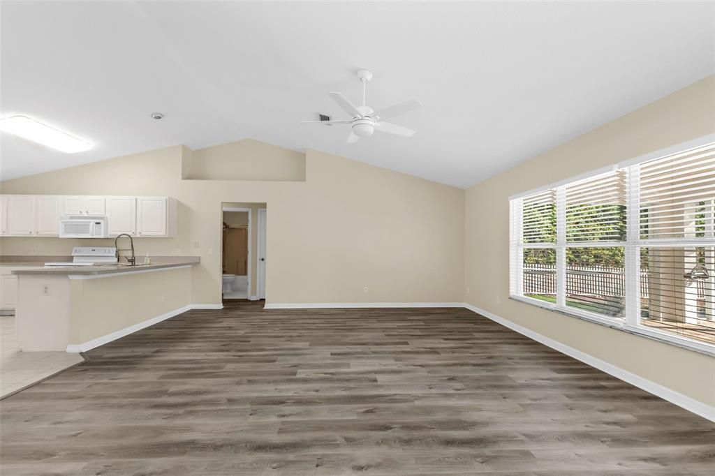 For Sale: $339,000 (3 beds, 2 baths, 1639 Square Feet)