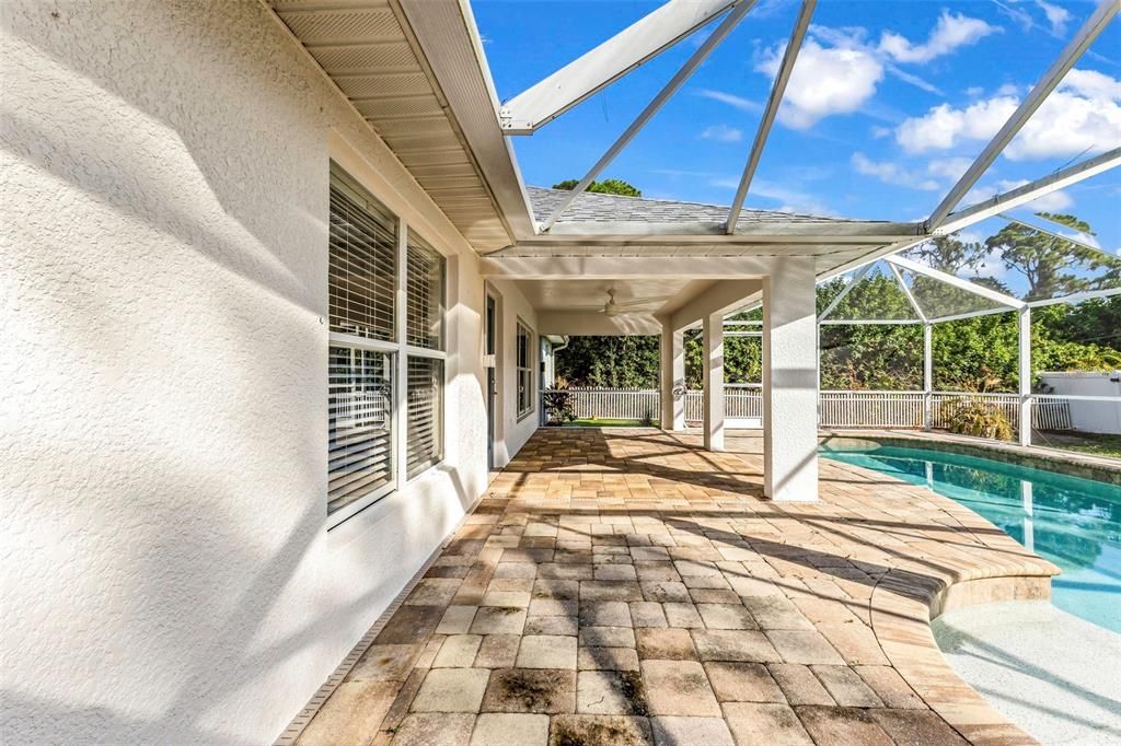 For Sale: $339,000 (3 beds, 2 baths, 1639 Square Feet)