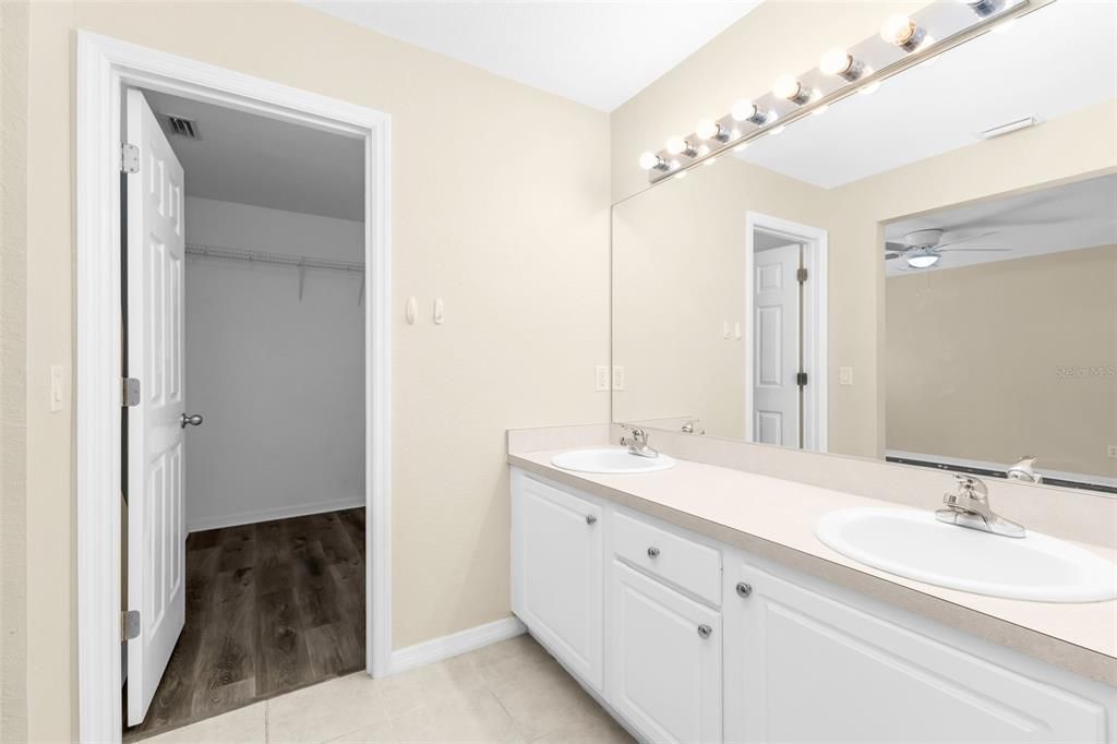 For Sale: $339,000 (3 beds, 2 baths, 1639 Square Feet)