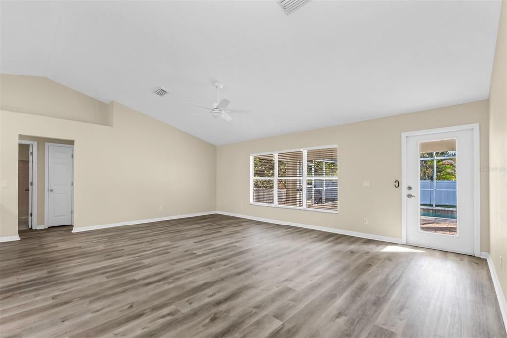 For Sale: $339,000 (3 beds, 2 baths, 1639 Square Feet)