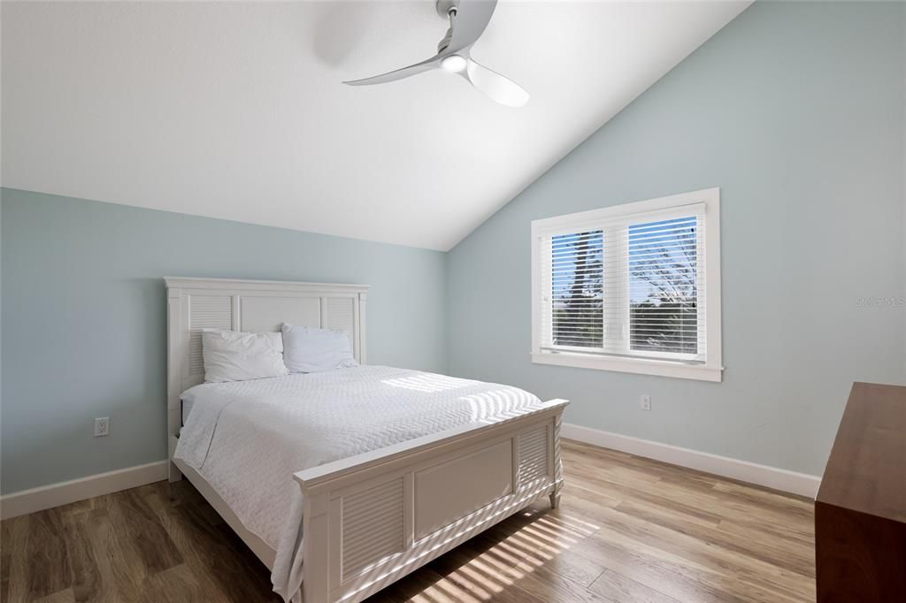 For Sale: $2,595,000 (3 beds, 3 baths, 1652 Square Feet)