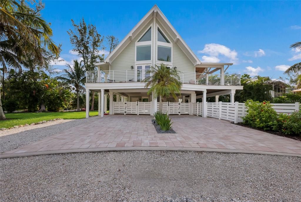 For Sale: $2,595,000 (3 beds, 3 baths, 1652 Square Feet)