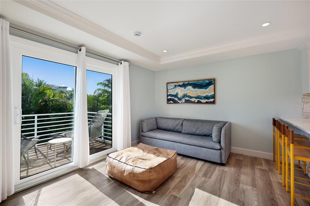 For Sale: $2,595,000 (3 beds, 3 baths, 1652 Square Feet)