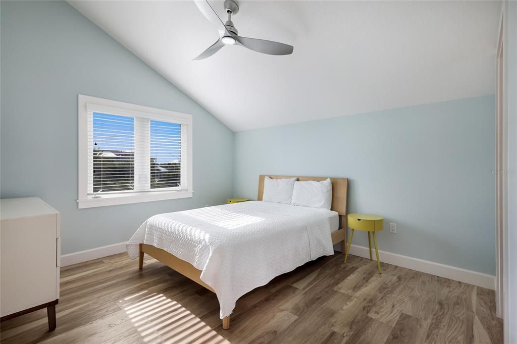 For Sale: $2,595,000 (3 beds, 3 baths, 1652 Square Feet)