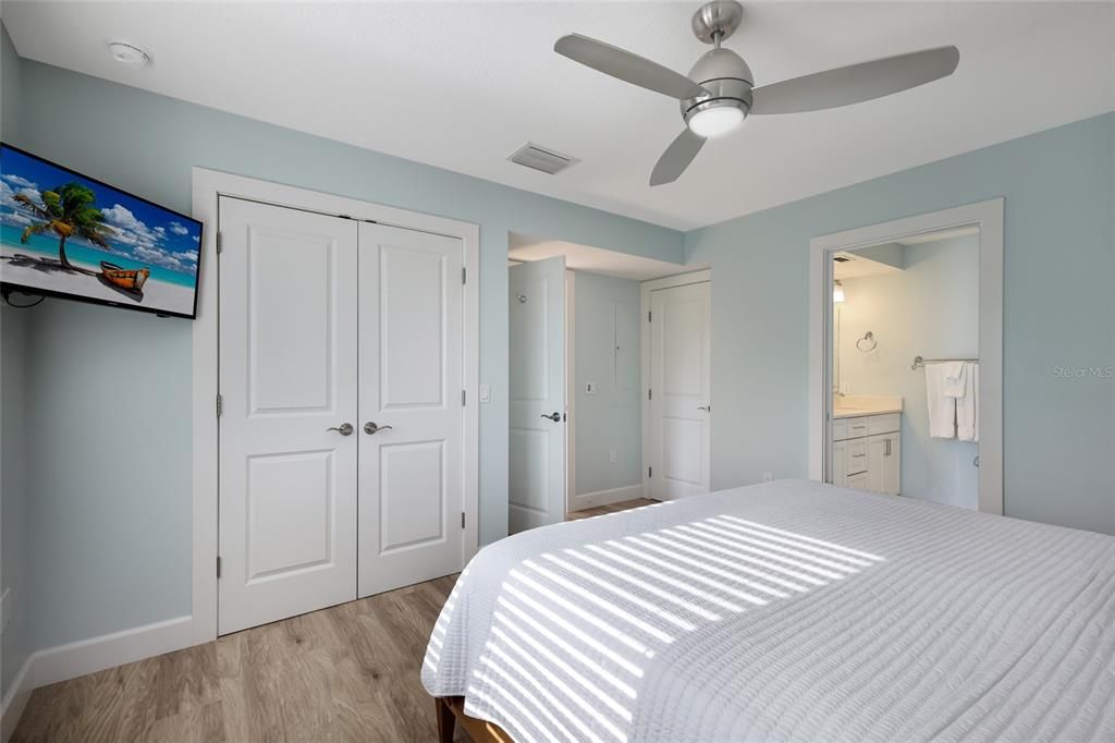 For Sale: $2,595,000 (3 beds, 3 baths, 1652 Square Feet)
