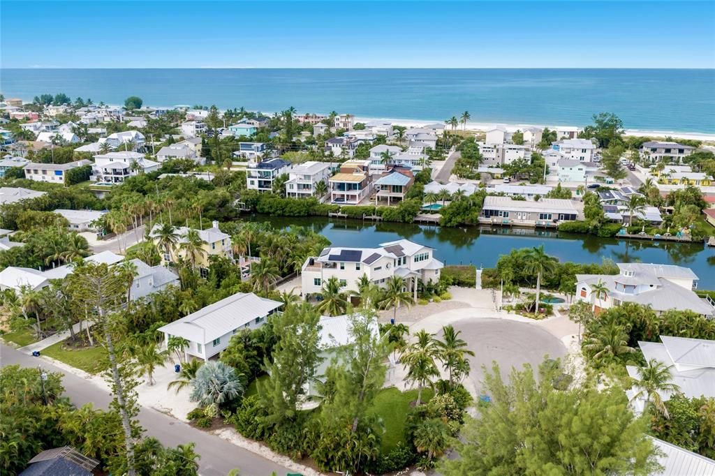 For Sale: $2,595,000 (3 beds, 3 baths, 1652 Square Feet)