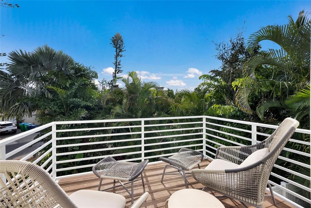 For Sale: $2,595,000 (3 beds, 3 baths, 1652 Square Feet)