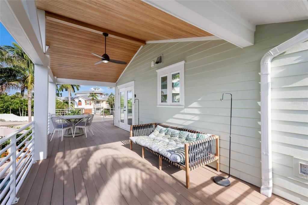 For Sale: $2,595,000 (3 beds, 3 baths, 1652 Square Feet)