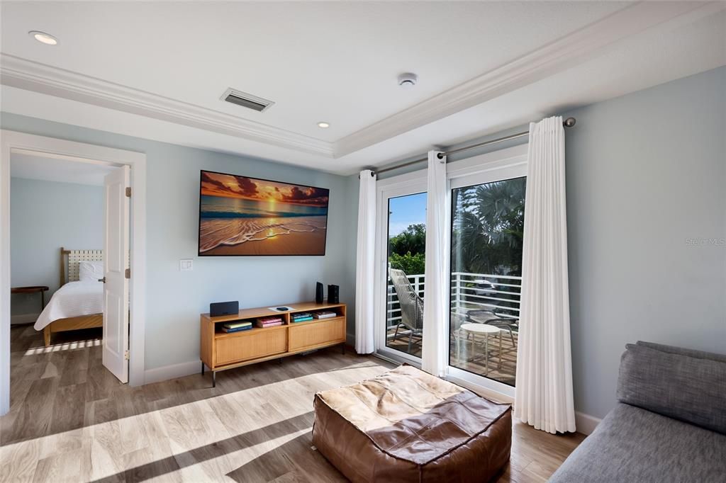 For Sale: $2,595,000 (3 beds, 3 baths, 1652 Square Feet)