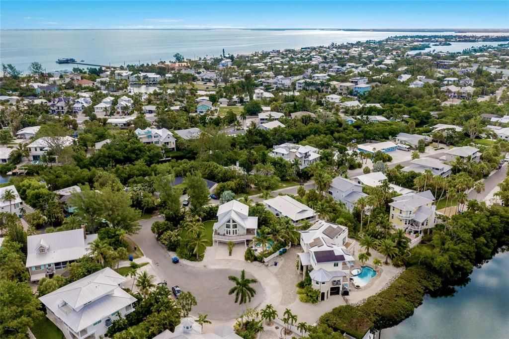 For Sale: $2,595,000 (3 beds, 3 baths, 1652 Square Feet)