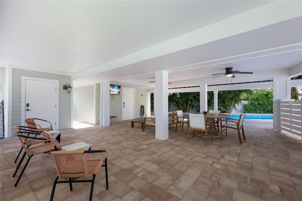 For Sale: $2,595,000 (3 beds, 3 baths, 1652 Square Feet)