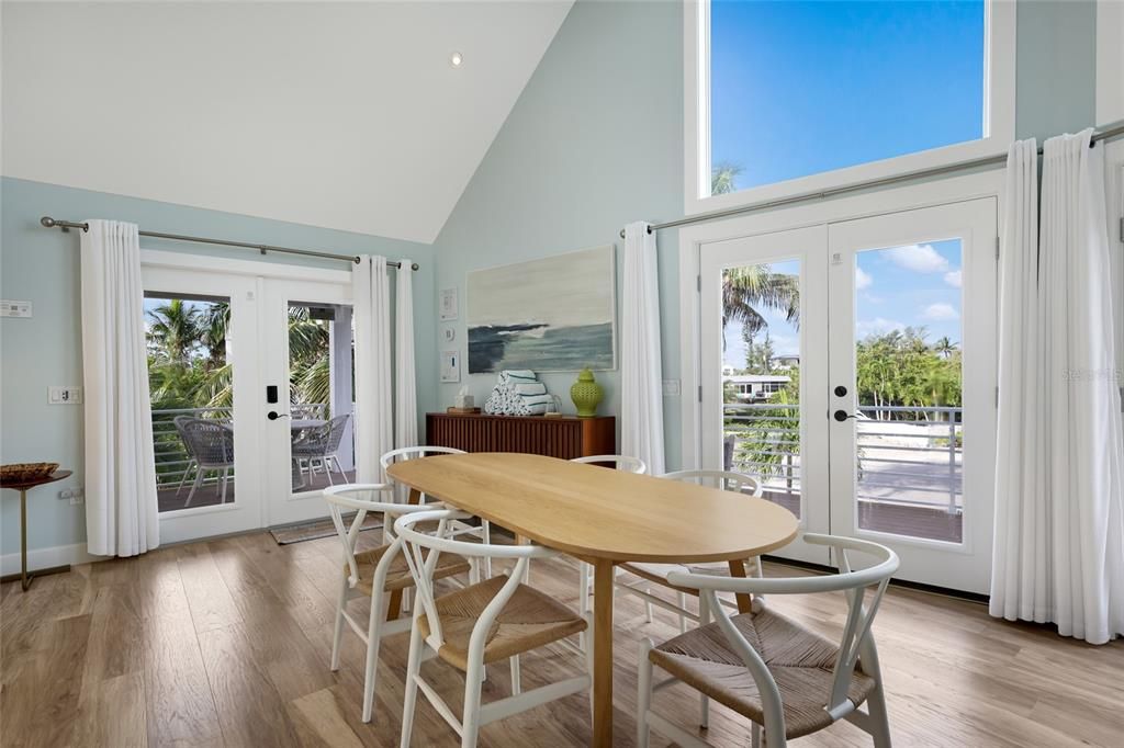 For Sale: $2,595,000 (3 beds, 3 baths, 1652 Square Feet)