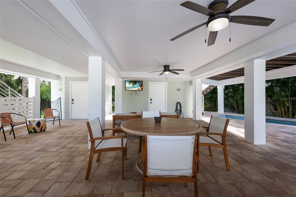 For Sale: $2,595,000 (3 beds, 3 baths, 1652 Square Feet)