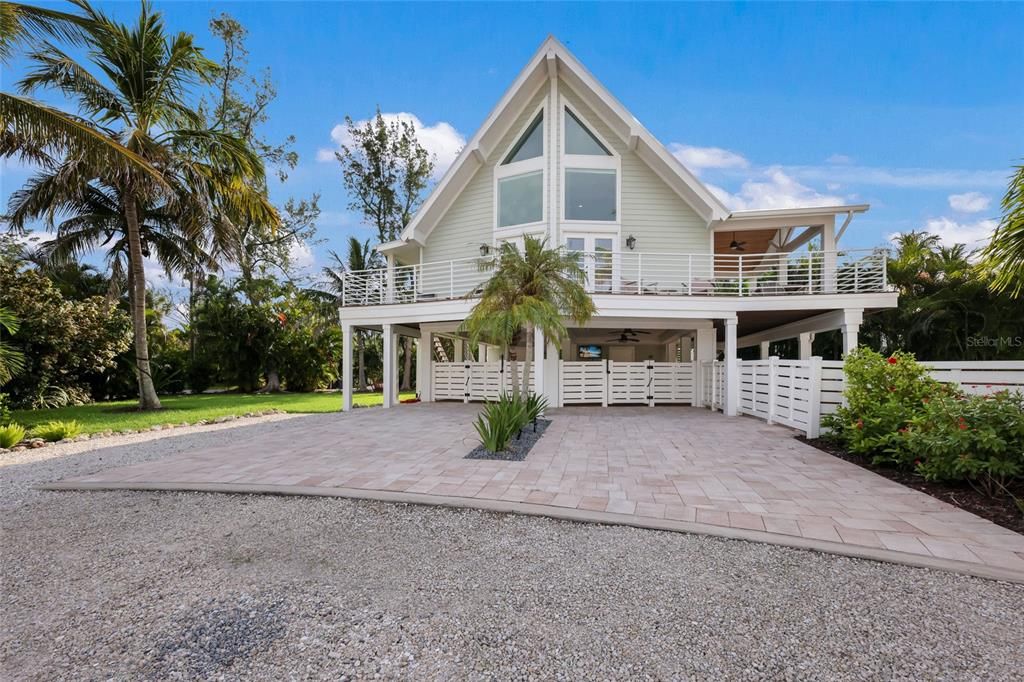 For Sale: $2,595,000 (3 beds, 3 baths, 1652 Square Feet)