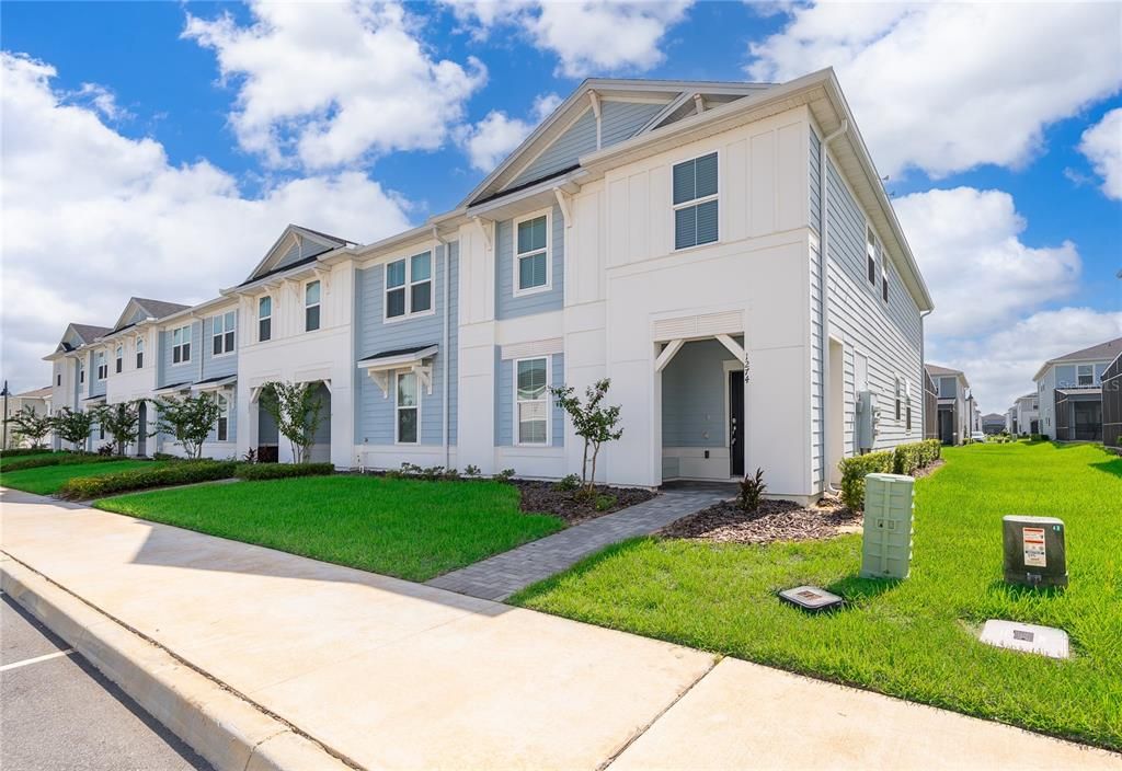 For Sale: $585,000 (5 beds, 4 baths, 2281 Square Feet)