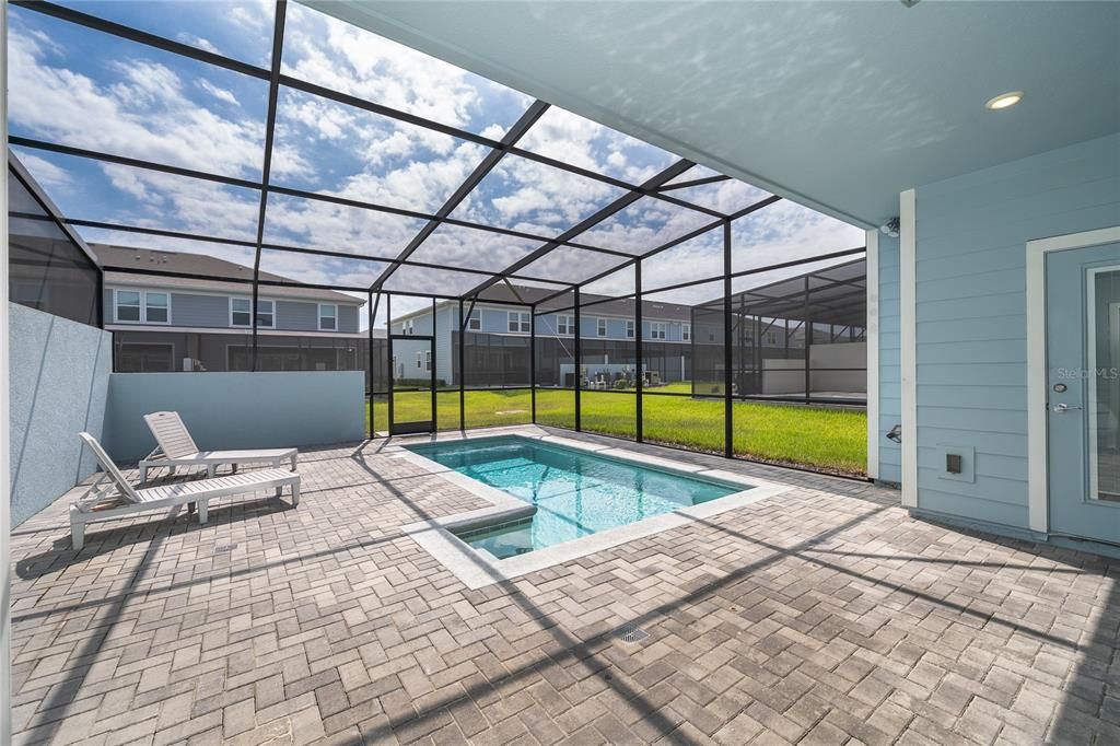 For Sale: $585,000 (5 beds, 4 baths, 2281 Square Feet)