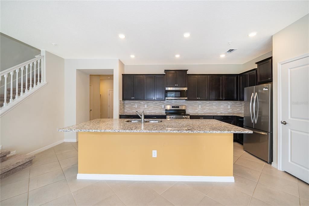 For Sale: $585,000 (5 beds, 4 baths, 2281 Square Feet)